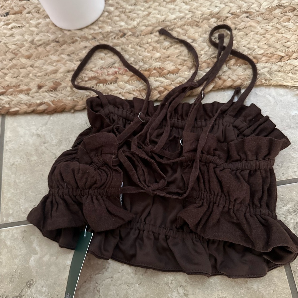 NWT LACE UP BACK RUFFLE TOP - Picture 4 of 7